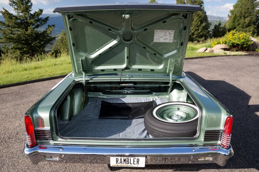 Багажник Rambler Ambassador 990 Convertible 1965 года  (фото 18 из 31)